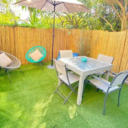 Le Chataignier Modern Center Parking Garden *