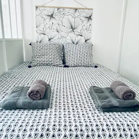 Le Chataignier Modern Center Parking Garden Lägenhet *